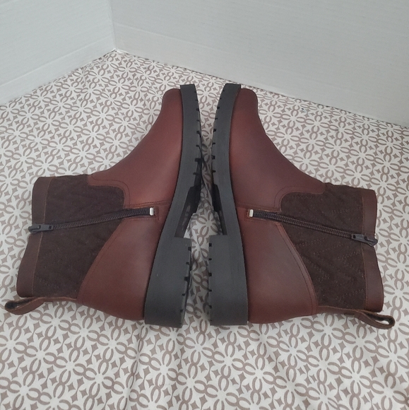 Vionic Boots Size 8.5 . - Picture 5 of 16